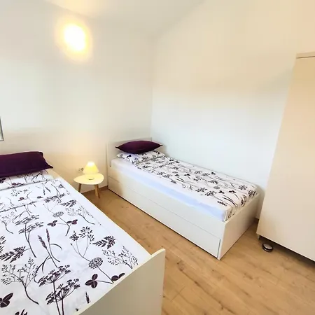 Pavao 2126 Apartman Póla